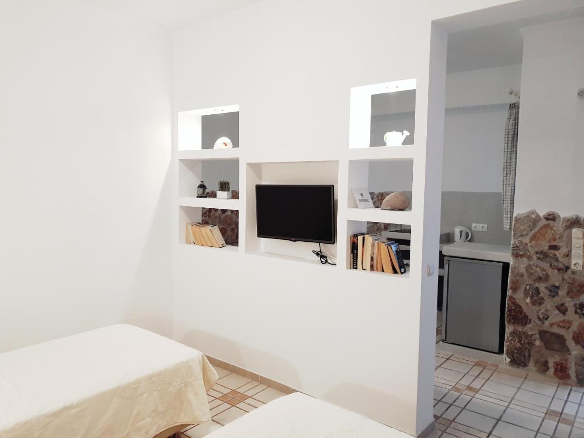 Arapiou Apartments Perivolos  Buitenkant foto