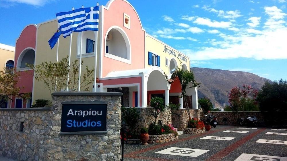 Arapiou Apartments Perivolos  Buitenkant foto