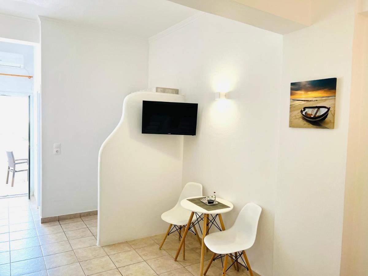 Arapiou Apartments Perivolos  Buitenkant foto